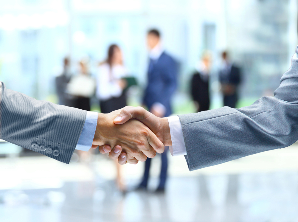 A New York Workers' Compensation lawyer shaking hands with a client